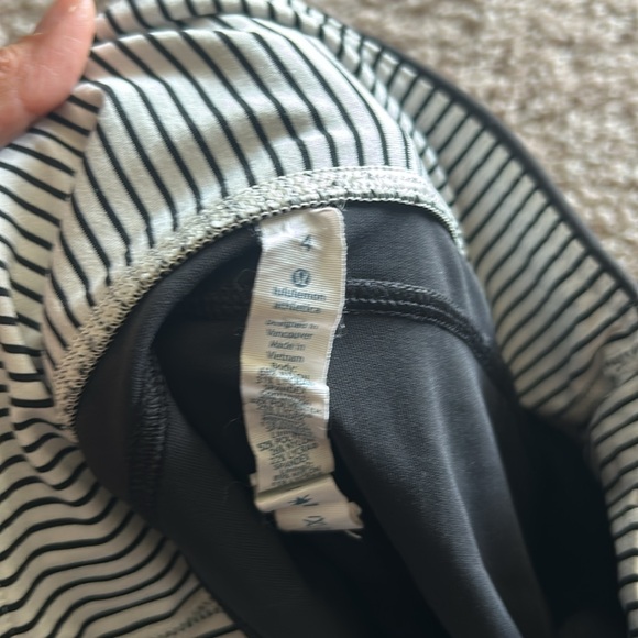 Lululemon crop leggingss - Picture 6 of 6